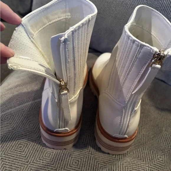 Chic White Zby Size 8 boots A00507 - Picture 5 of 8